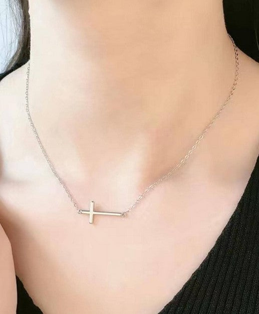 Laying at the cross - silver necklace