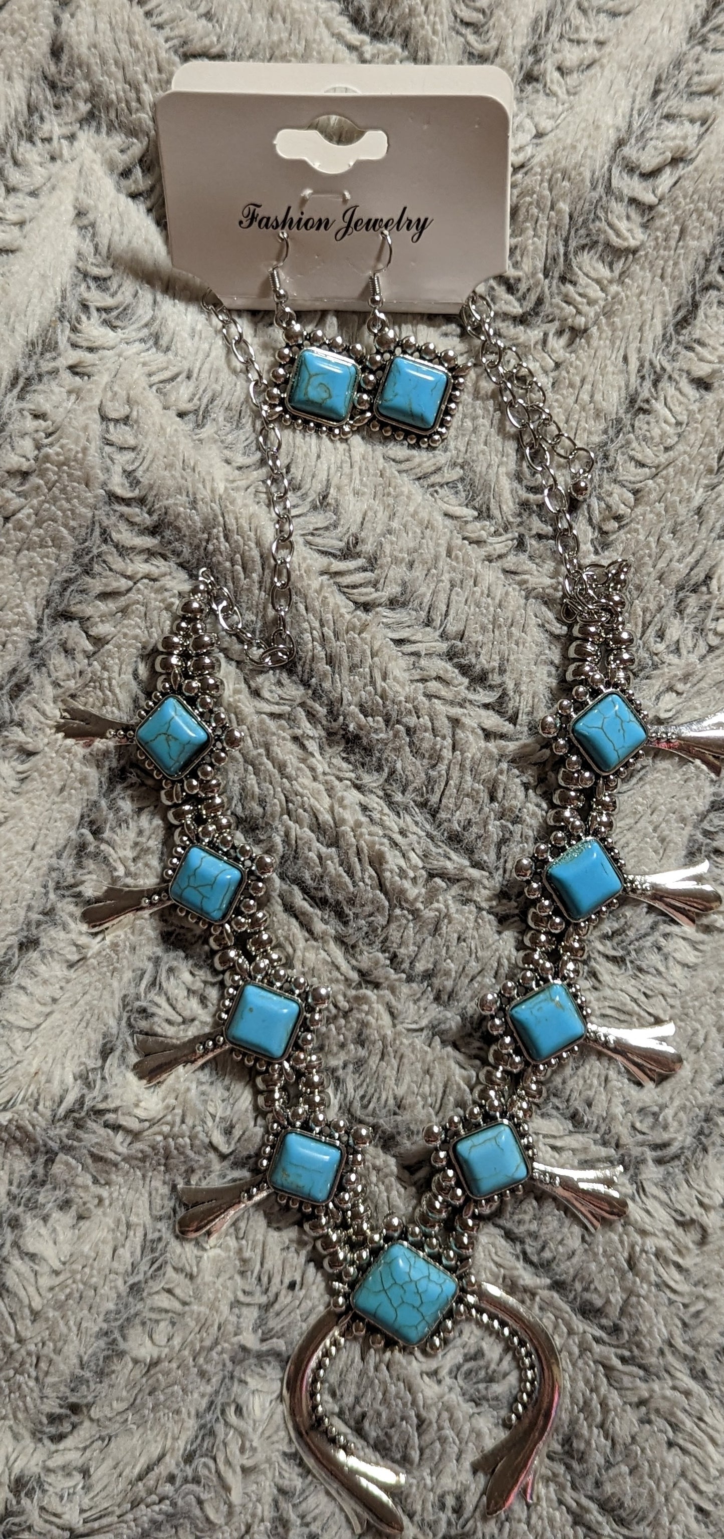 Way down south - Turquoise Necklace Set