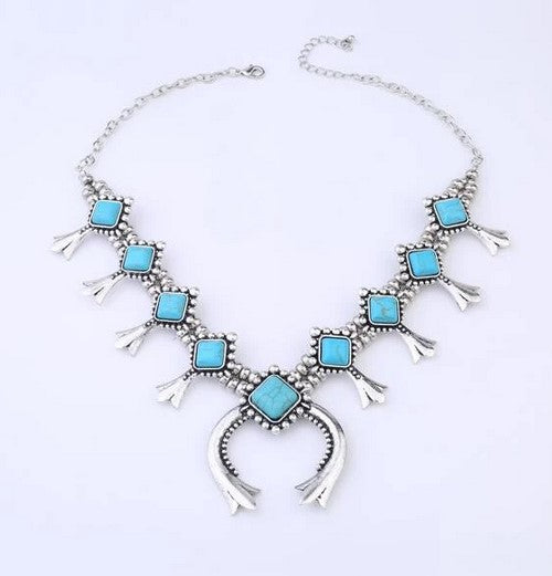 Way down south - Turquoise Necklace Set
